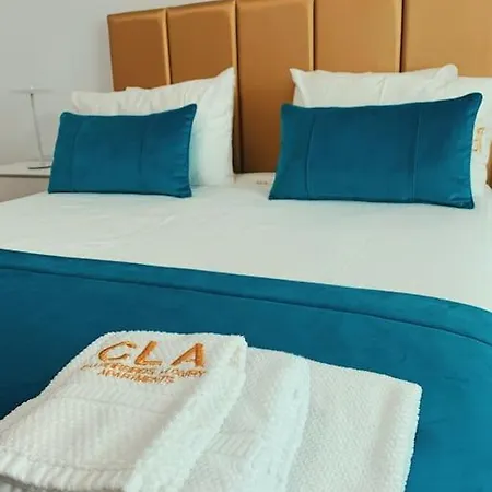 Luxury Building For Groups 12 Villa